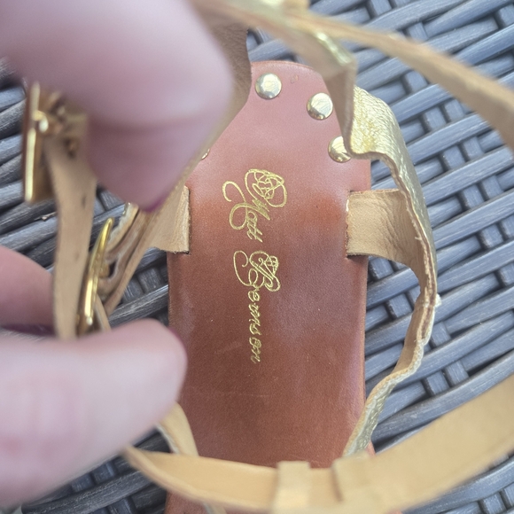 Matt Bernson 9 Metallic Gold Gladiator Flat Strappy Sandals With Studded Detail - Picture 6 of 7